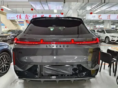 Lynk & Co 08 EM-P