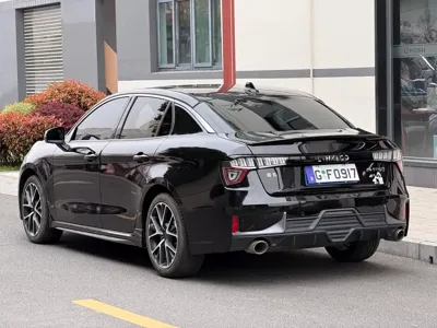 Lynk & Co 03