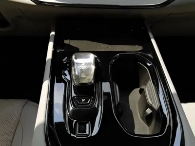 Volvo EM90
