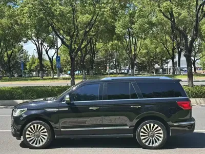 Lincoln Navigator