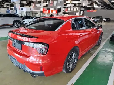 Lynk & Co 03