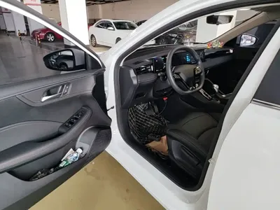 Roewe i5