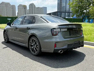Lynk & Co 03