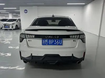 Lynk & Co 03