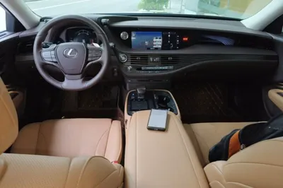 Lexus LS