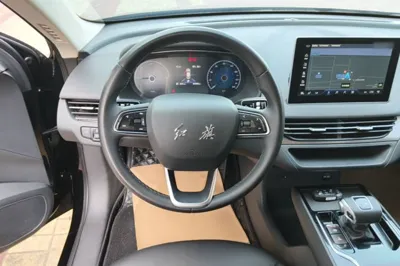 Hongqi E-QM5
