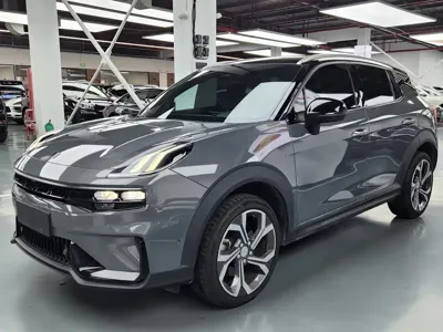 Lynk & Co 06