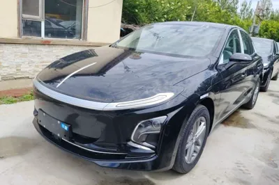 Hongqi E-QM5