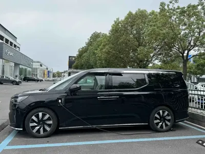 Volvo EM90