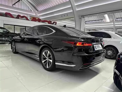 Lexus LS