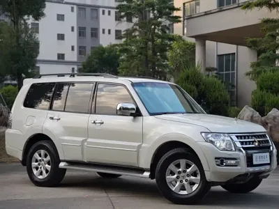 Mitsubishi Pajero (Import)