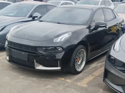 Lynk & Co 03