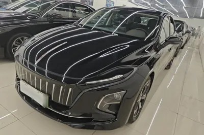 Hongqi E-QM5