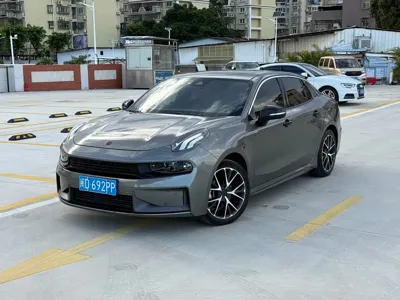 Lynk & Co 03