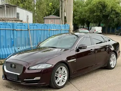 Jaguar XJ