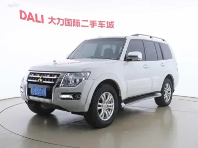 Mitsubishi Pajero (Import)