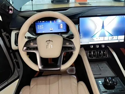 BYD L EV