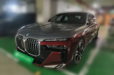 BMW i7
