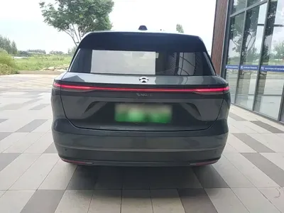 Nio ES8