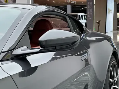 Aston Martin DB11