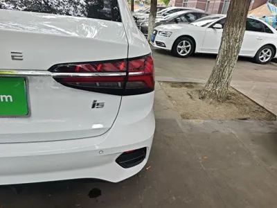 Roewe i5