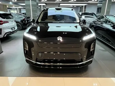 Nio ES8