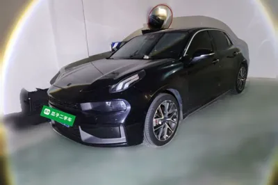 Lynk & Co 03