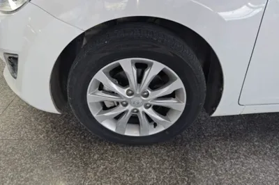 Hyundai Elantra (5th Generation