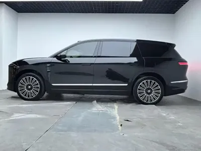 Nio ES8