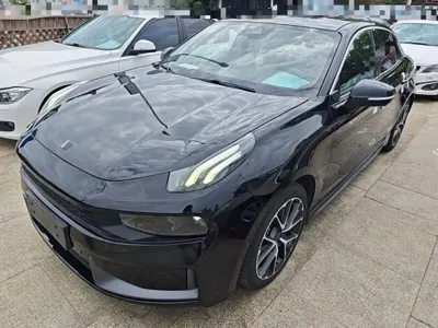 Lynk & Co 03