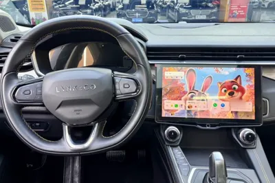 Lynk & Co 01