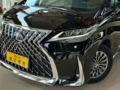 Lexus LM