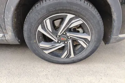 Hongqi HS5