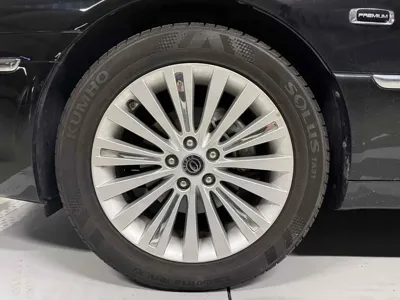 Kia Opirus