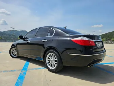 Hyundai Genesis