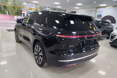 Nio ES8