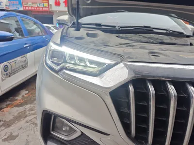 Hongqi HS5