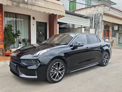 Lynk & Co 03