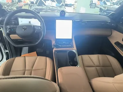 Nio ES8