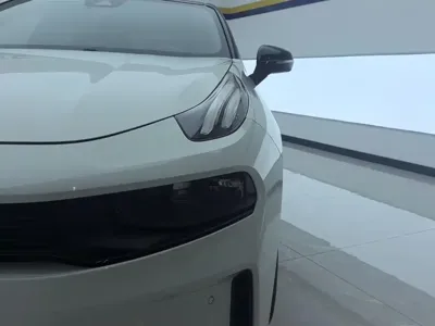 Lynk & Co 03