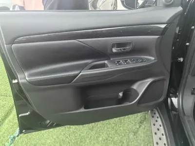 Mitsubishi Outlander (Import)