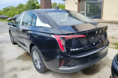 Hongqi E-QM5