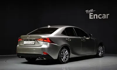 Lexus IS