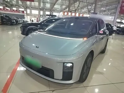 Li Auto 理想i8