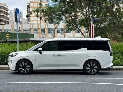 Volvo EM90