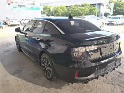 Lynk & Co 03