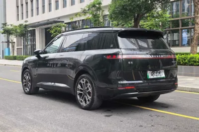 Lynk & Co 900