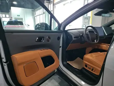 Li Auto 理想i8