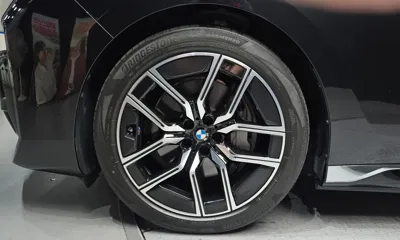BMW i7