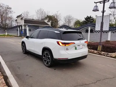 Nio ES8